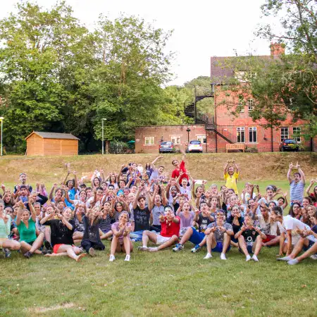 campamentos de verano en Inglaterra divertidos para adolescentes